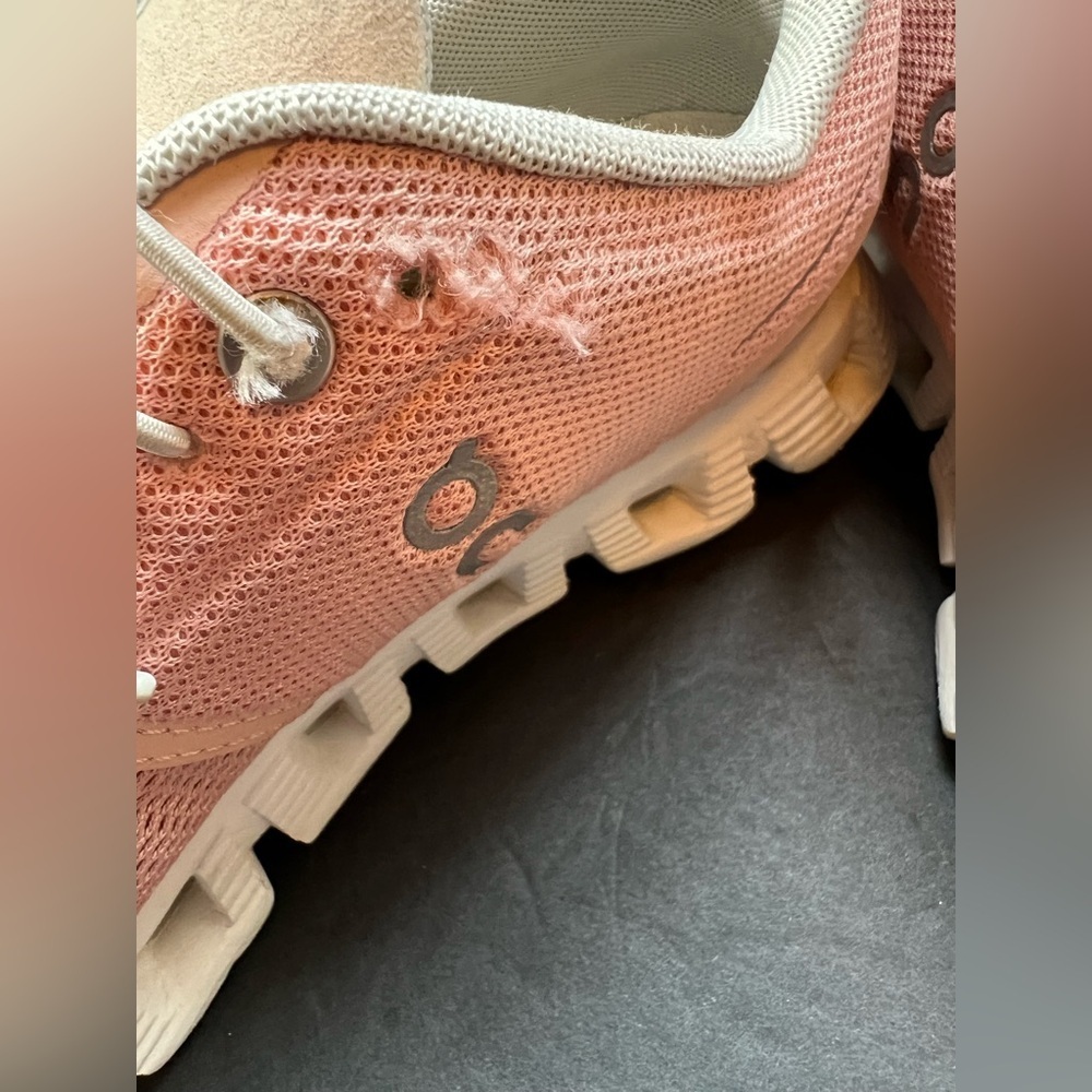 On Running Coral and Cream Athletic Shoes women’s size 7.5 - Picture 5 of 11